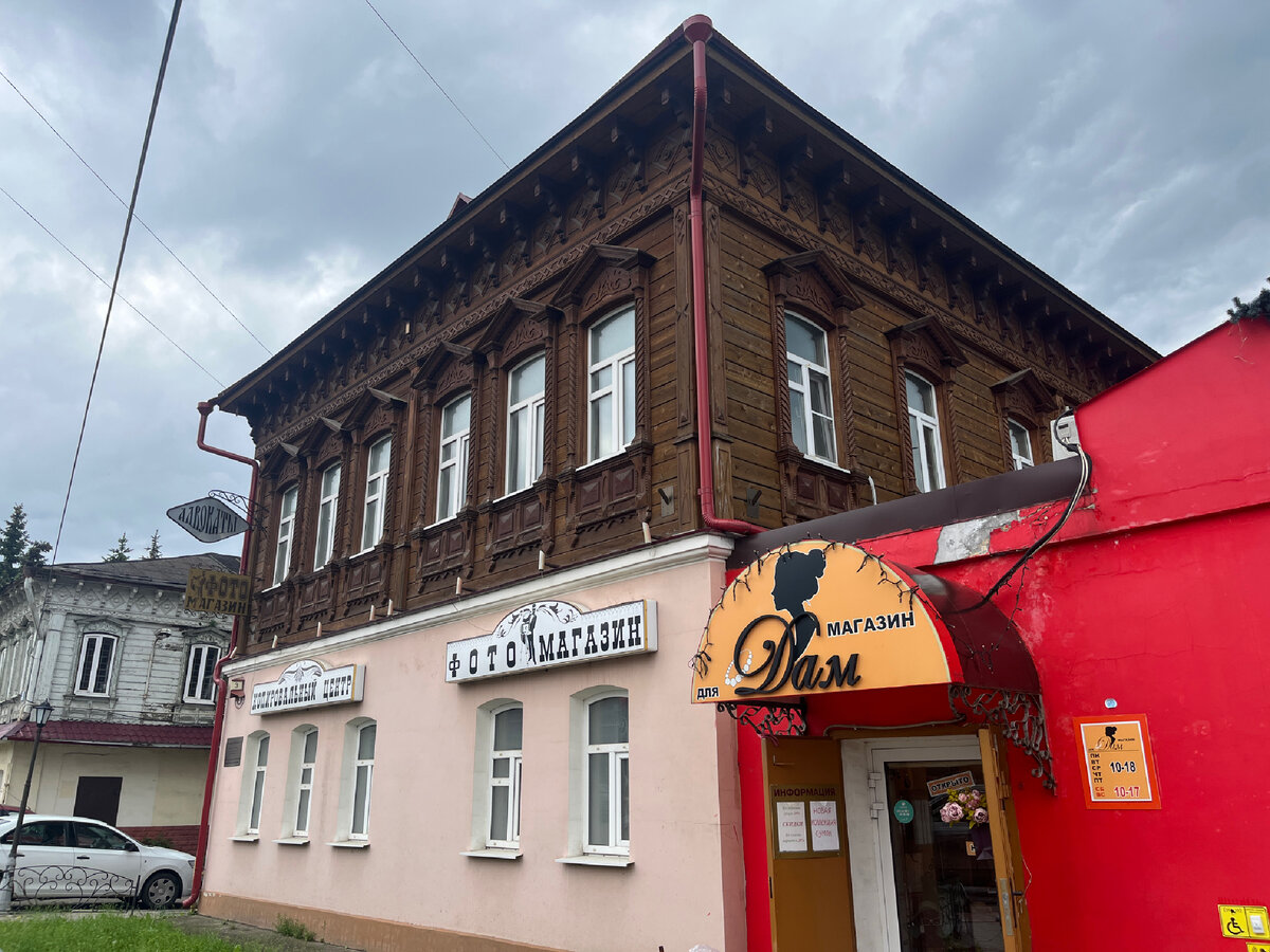 2. По соседству расположен ещё один дом купца Ширина того же возраста.