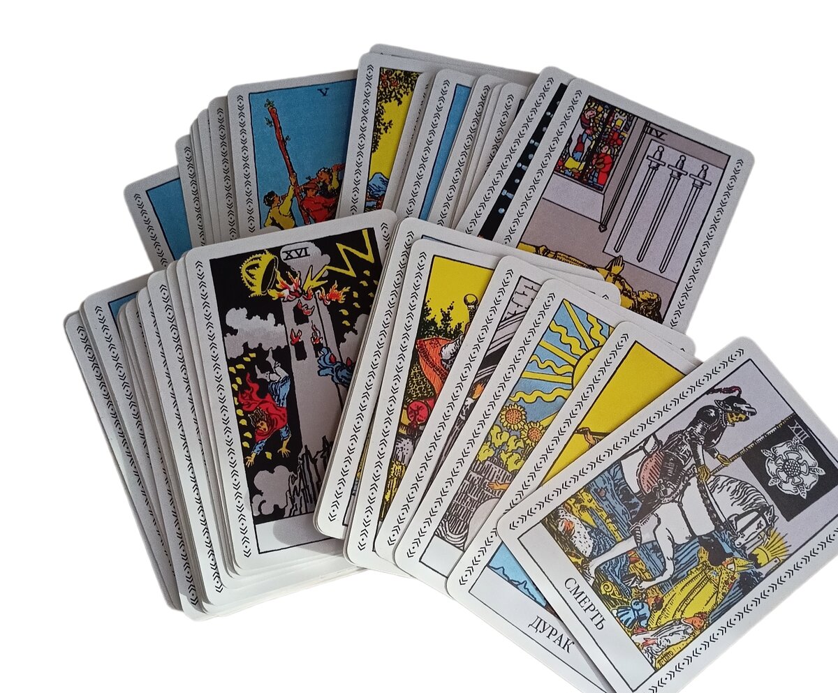На изображении классическая колода Райдера -Уэйта.