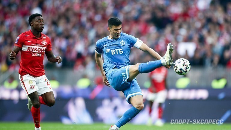    Квинси Промес («Спартак») и Фабиан Бальбуэна («Динамо»).Дарья Исаева