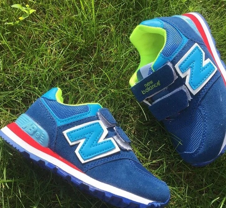 Моя первая модель детских кроссовок New Balance 574 по 550 рублей. Фото для статьи Какой бизнес открыть с минимальными вложениями? Личный опыт открытия бизнеса.
