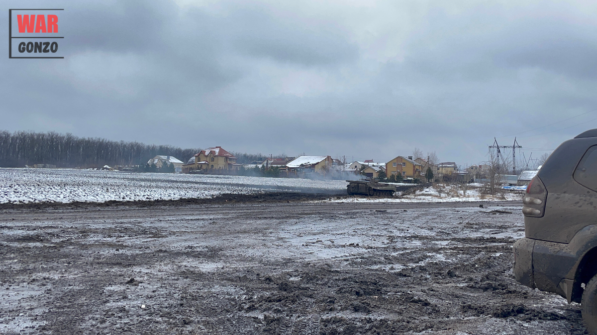 Март 2022 г. Догорающее БМП на въезде в Волноваху