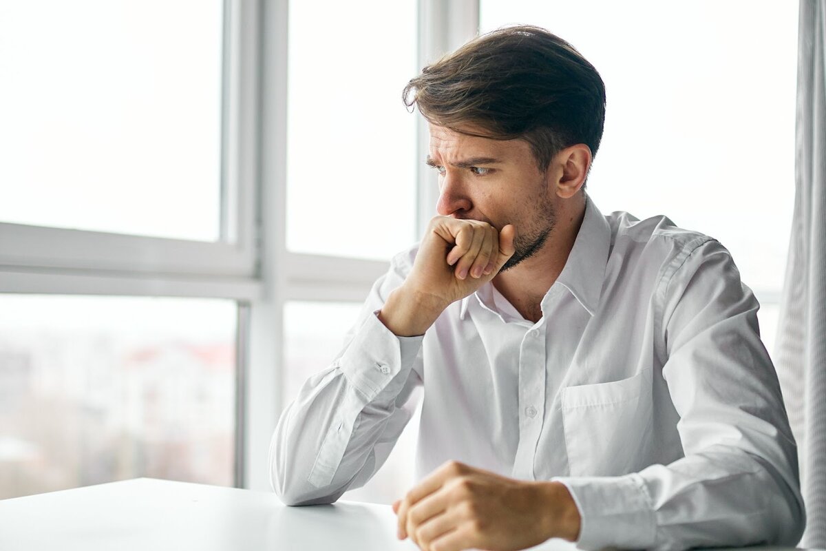 Стресс из-за переработок и недосып влияет на гормональный фон и либидо 