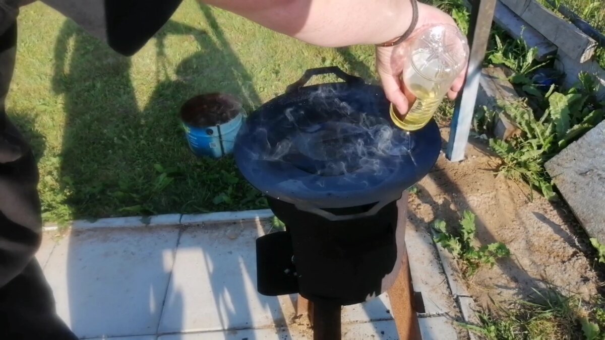 Масло наливаем на садж.