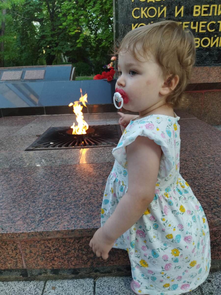 У Вечного огня...