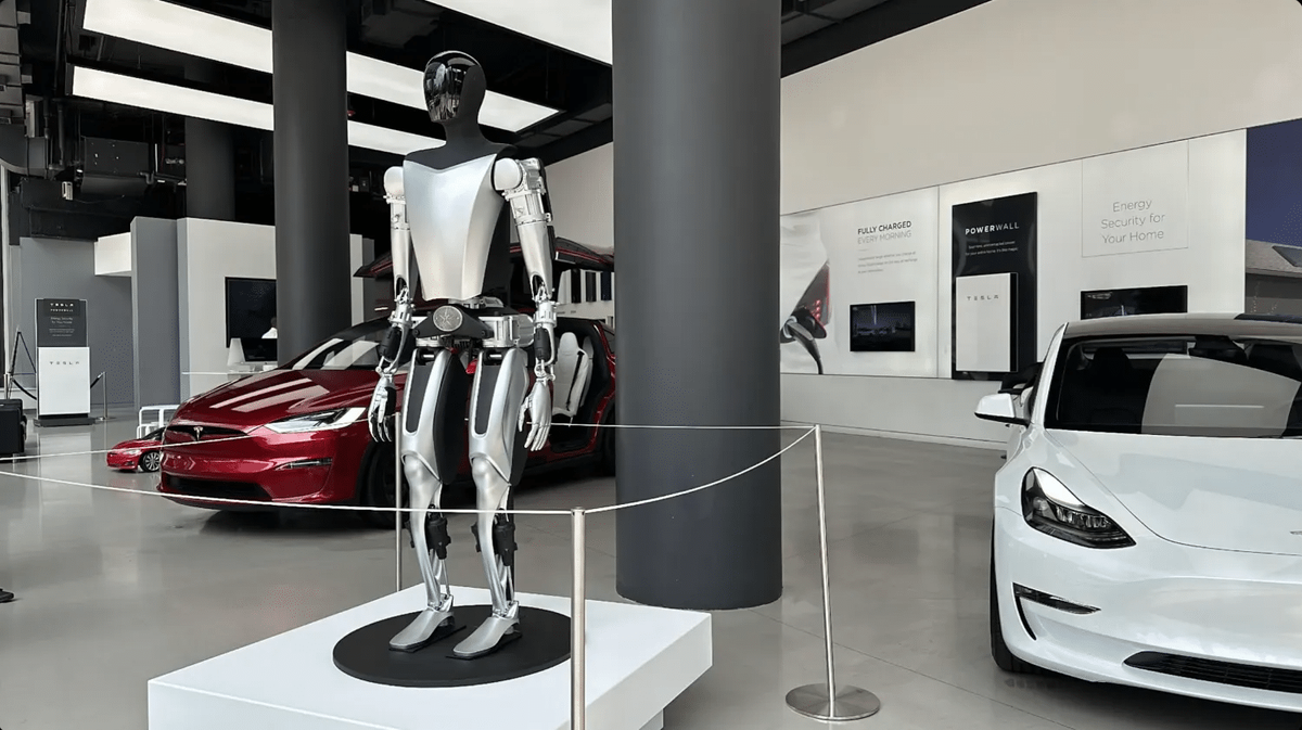   Робот Tesla Optimus в Нью-Йорке / © Tesla