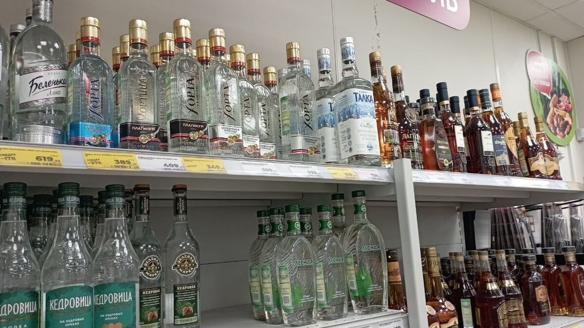     Чиновники Росфинмониторинга внесли владельца алкогольного холдинга Global Spirits Евгения Черняка в перечень террористов и экстремистов. Поводом послужила финансовая помощь украинским военным.