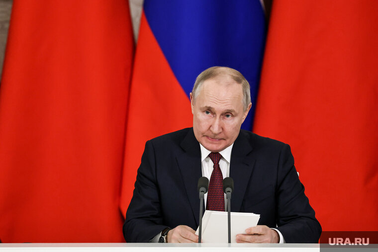    Губернаторы российских регионов получили новый сигнал от президента РФ Владимира Путина