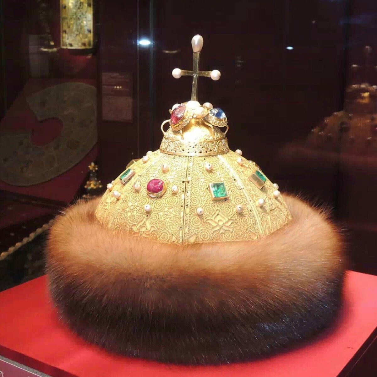 Шапка Мономаха, в которой венчался на царство Иван Грозный