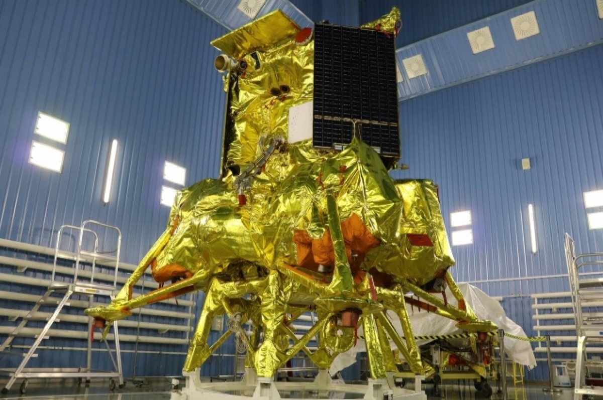    На космодром Восточный доставили космический аппарат миссии «Луна-25»