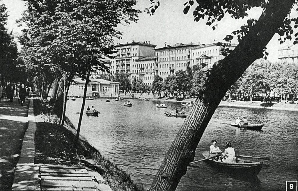 Лодки на Чистых, 1955-1957. Источник: pastvu