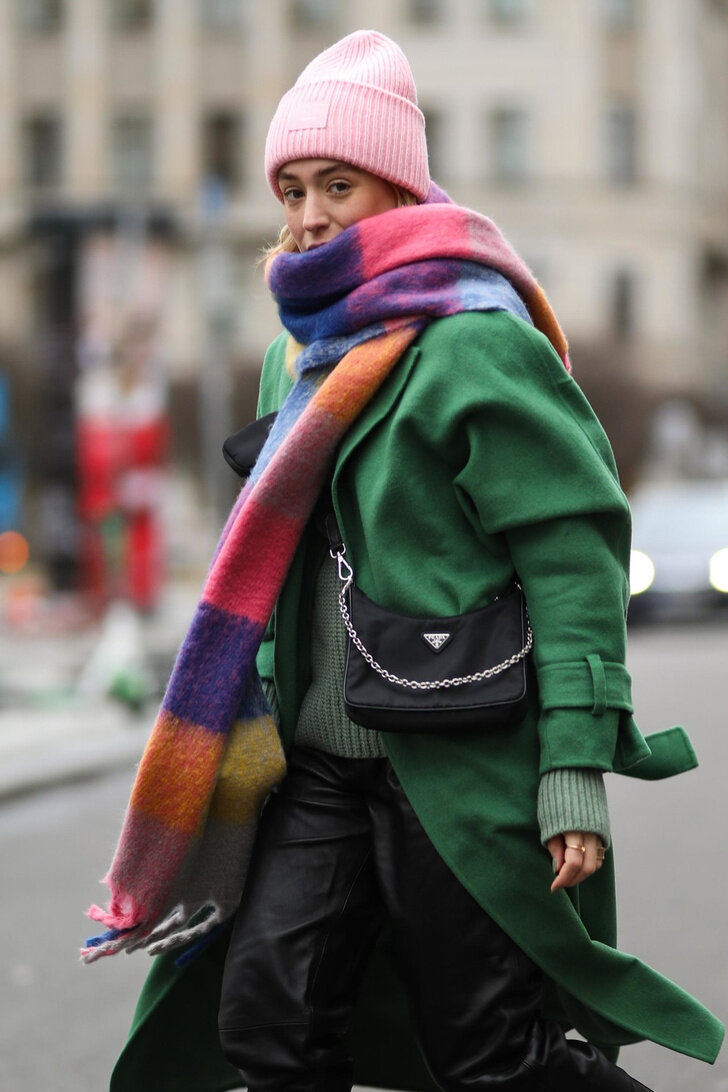 Образы с шарфами и модные тенденции