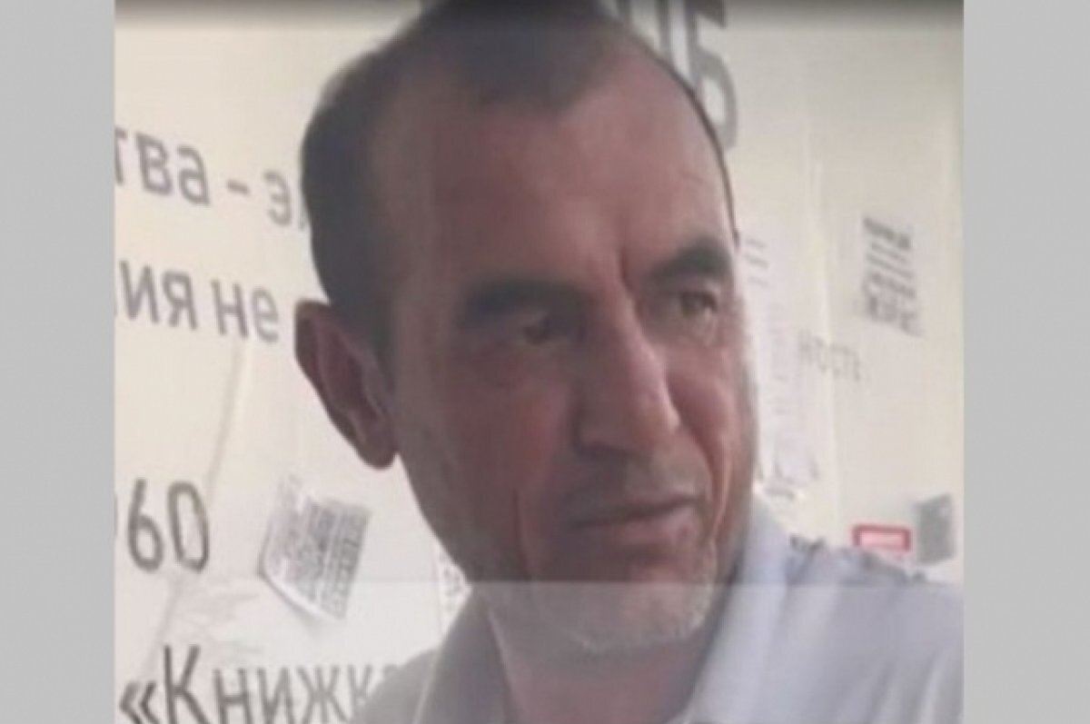    На Урале разыскивают мужчину, домогавшегося двух девушек на остановке