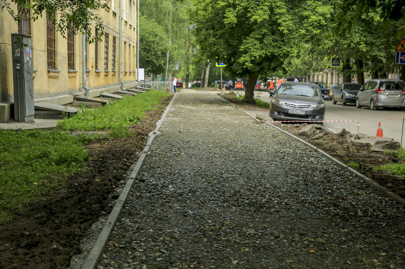 Как отметил мэр Новосибирска Анатолий Локоть, в 2023 году объём по ремонту тротуаров в городе большой. На эти цели от правительства Новосибирской области получено 200 млн рублей.