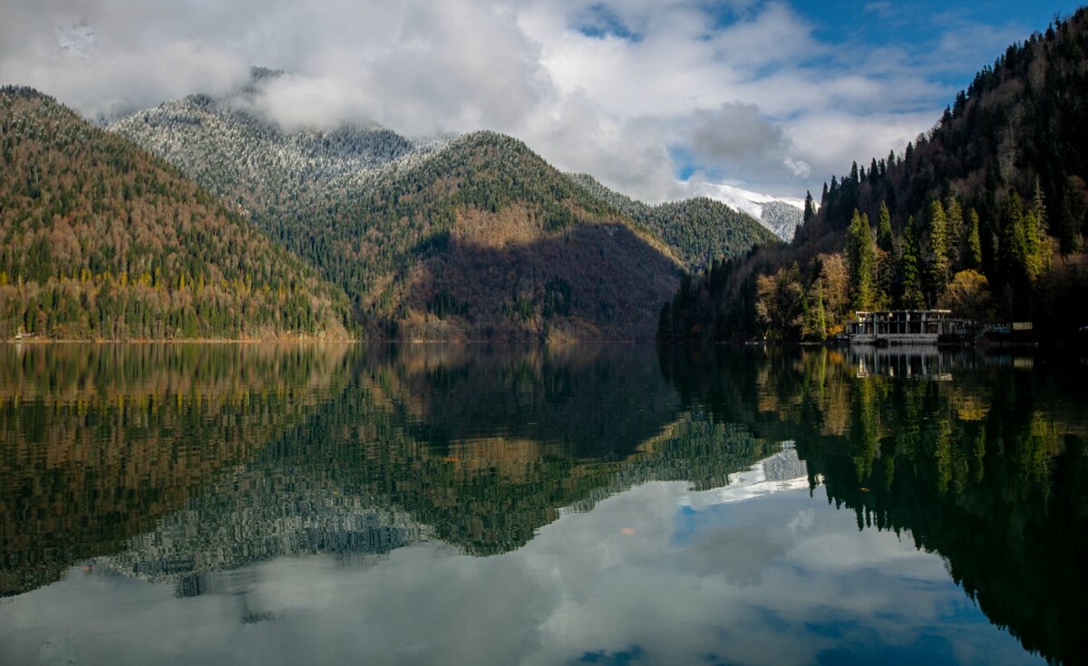 Озеро рица на машине