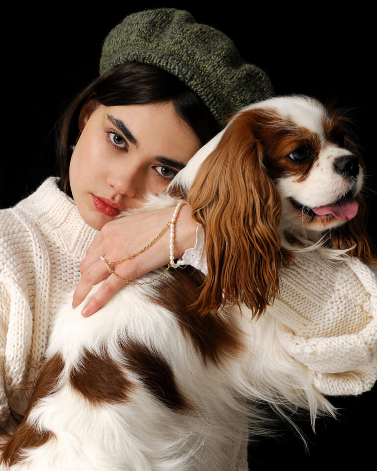 На модели украшения с жемчугом