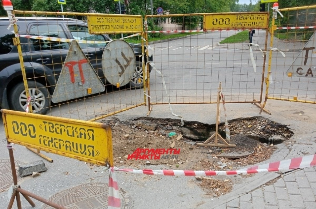    На отремонтированном перекрестке в Твери проваливается асфальт