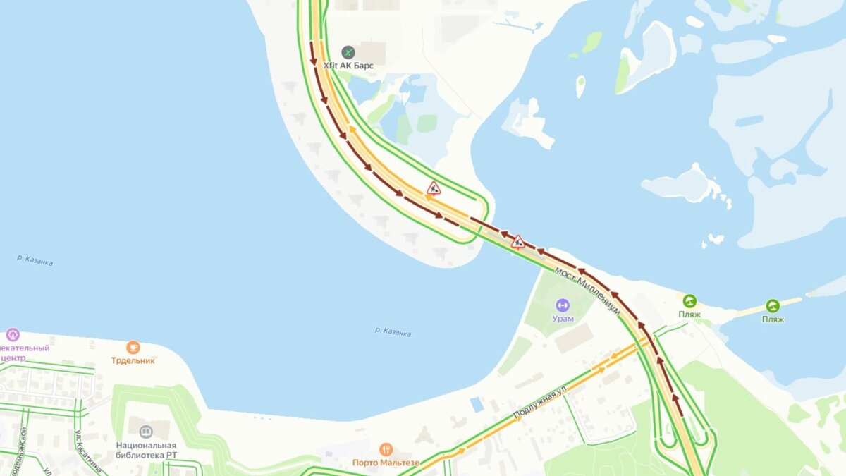     На мосту Миллениум произошла авария, участниками которой стали три автомобиля. Об этом Inkazan сообщил читатель.