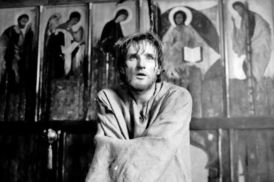    Образ Андрея Рублева в фильме Андрея Тарковского воплотил актер Анатолий Солоницын. кадр из фильма.