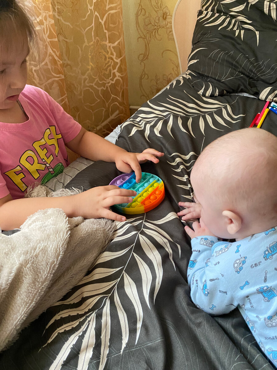 Тимуру нравится все, что можно запихнуть в рот