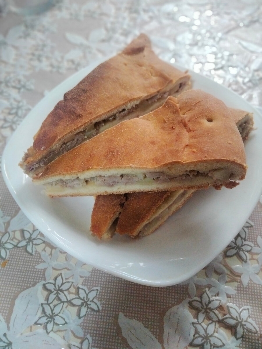 Пирог с фаршем и картофелем