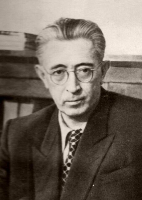 Борис Лавренев: “В воде на розовой нити нерва колыхался выбитый из ...