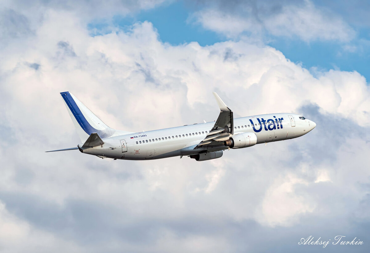 Самолет вылетет. Boeing 737-500 UTAIR. 737-400 UTAIR. АН-24 UTAIR. Boeing 737-400 UTAIR.