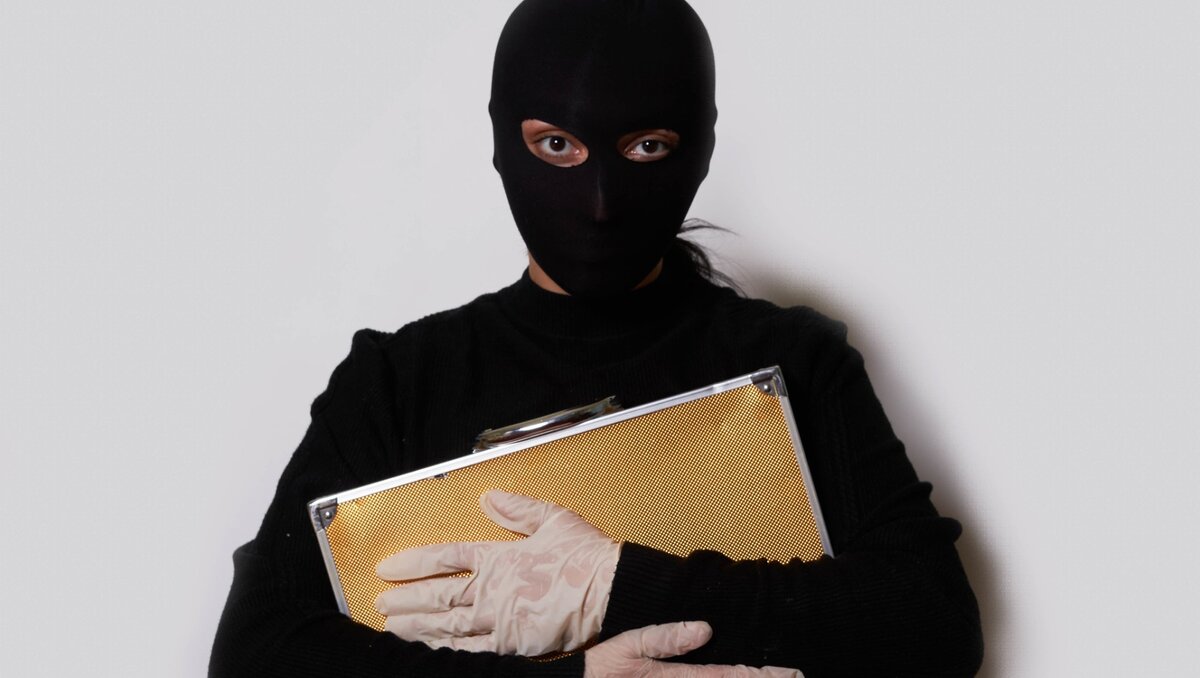     Депутаты Госдумы приняли законопроект, обязывающий банки возвращать деньги жителям РФ, в том числе Ростовской области, которые были переведены на аферистам. Как будет проходить этот процесс, разбирались «Новые известия».