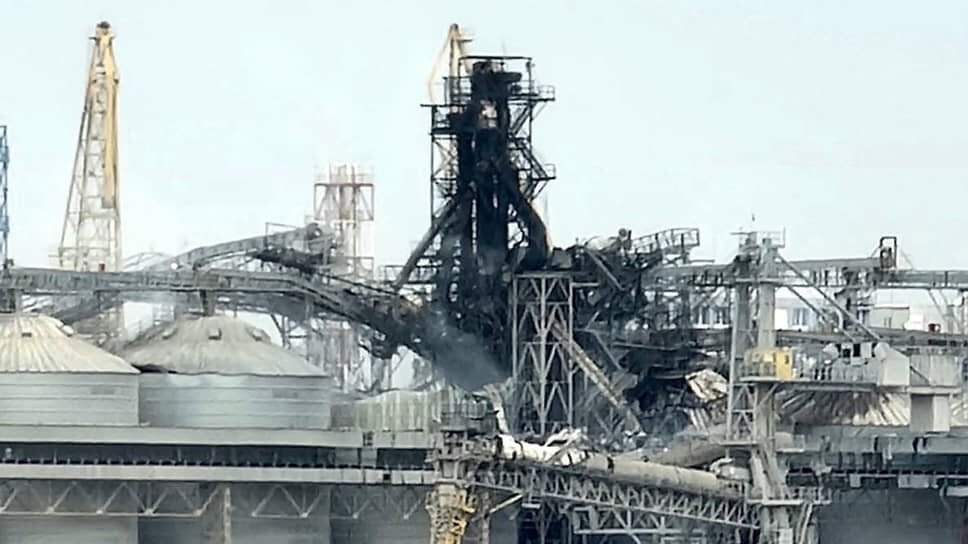 Фото: Reuters📷Поврежеденный в результате ракетных ударов терминал в Одессе