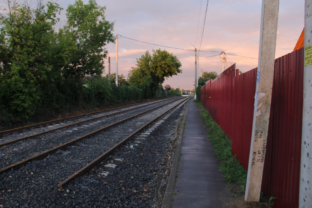 Прерывающиеся пути на пересечении с Дачной улицей. 