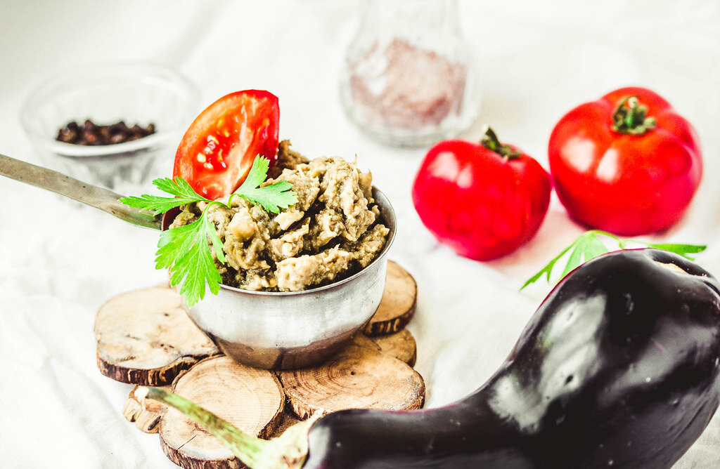 Намазка из печеных баклажанов. Бабагануш. Баклажан икорный. Намазка из запеченных баклажанов. Паста из баклажанов.