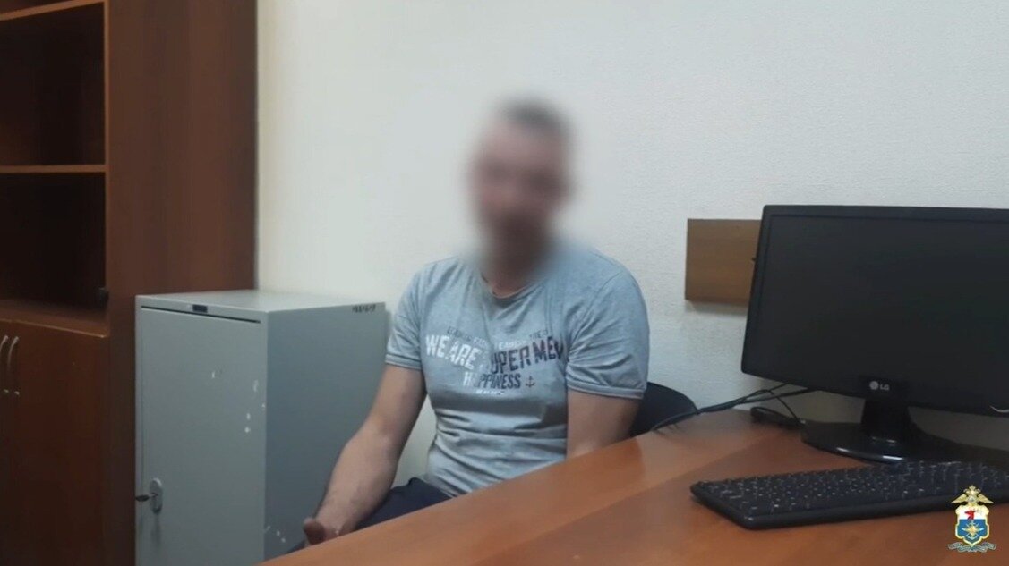     Задержанный житель Дзержинска, который в минувшее воскресенье на гидроцикле промчался среди участников заплыва через Волгу, извинился за свой поступок. Об этом рассказали в пресс-службе УТ МВД России по ПФО.