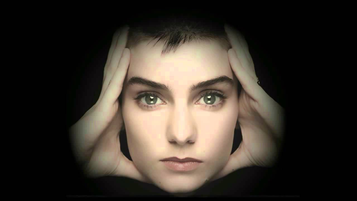 Шинейд о коннор nothing compares 2. Шинейд о Коннор. Шинейд о Коннор 2023. Sinead o Connor в молодости. Ирландская певица Шинейд о Коннор.