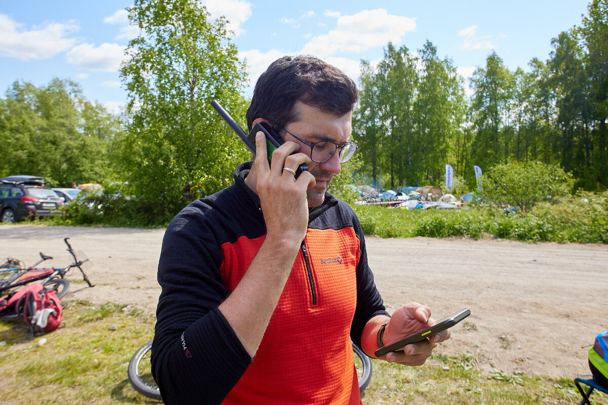 Thuraya XT-PRO: увеличенный аккумулятор, особо прочное антибликовое стекло, отдельная кнопка SOS
