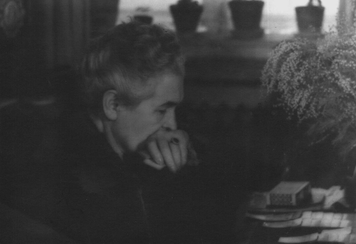 О. Л. Книппер-Чехова в Москве за пасьянсом, 1950-е