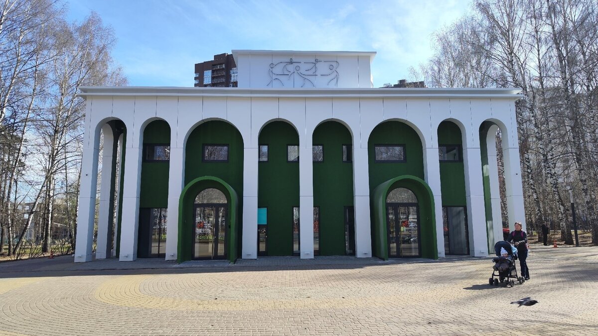     Дом народного единства в Нижнем Новгороде уволит сотрудника службы охраны, который отказался впустить детей внутрь здания во время грозы. Об этом NewsNN сообщило руководство организации.