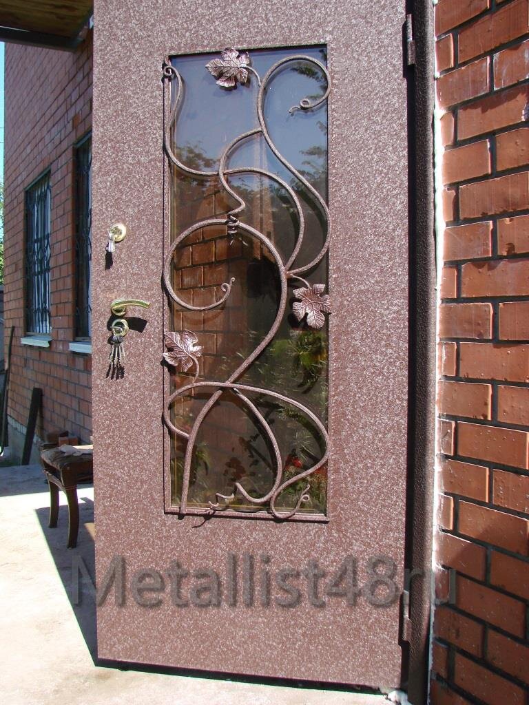 Металлическая дверь со стеклом