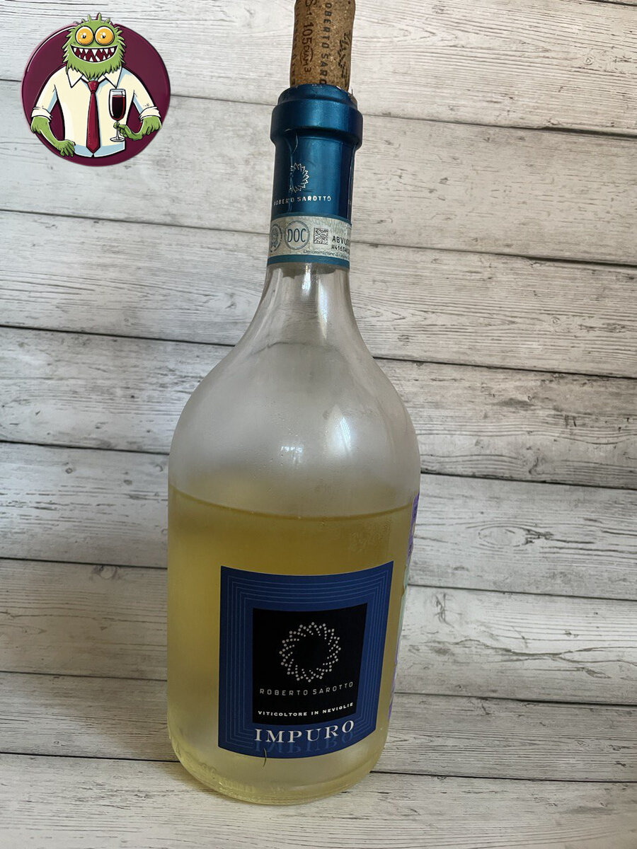 Вот такой пузатый бутыль. Судя по названию, вино НЕчистое. Шардоне "осквернили" добавкой Совиньон Блана.