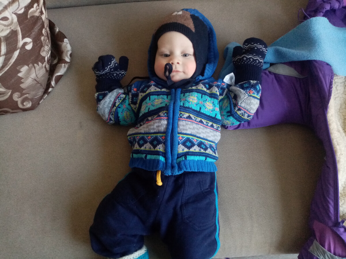 Маленький Виталя