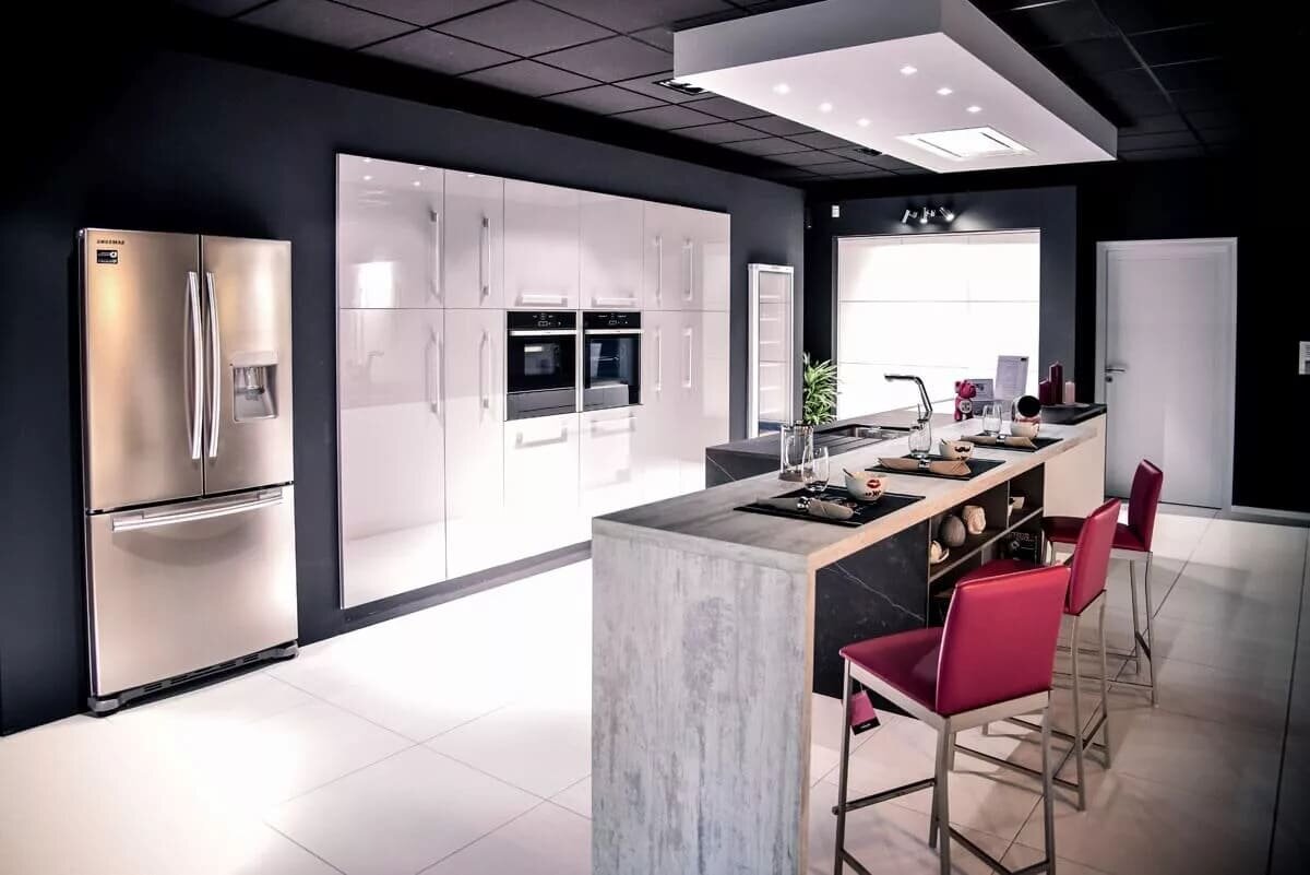 Кухня в стиле хай-тек