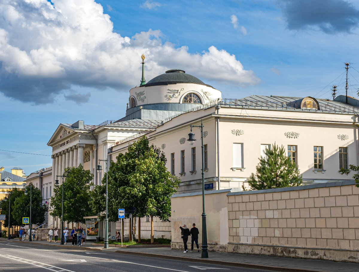 Пушкин и сберкасса, или продолжение прогулки по Солянке | Hellen Geographic  | Дзен