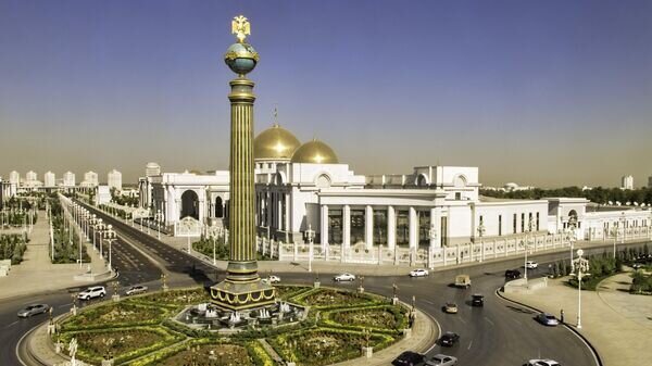    CC BY-SA 2.0 / Dan Lundberg / The roundabout by the Oguz Khan Presidential Palace with its golden domes.