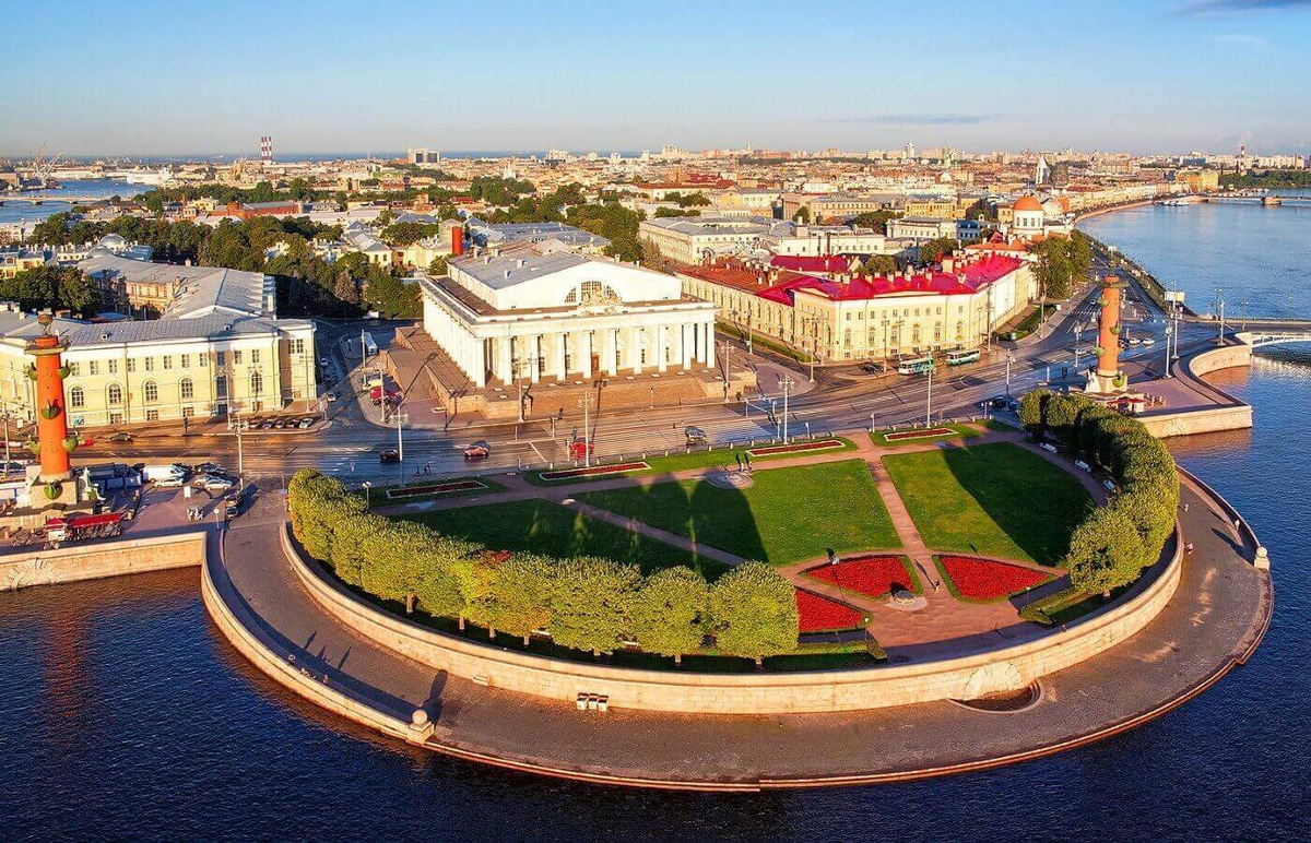 За петергофом. Места в питере. Санкт петербург 100 мест. Санкт петербург исакиевский обор. Исаакиевский собор в санкт-петербурге с памятником.