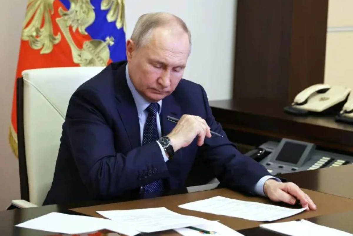    Путин подписал закон о налоге на непредвиденную прибыль Марина П.