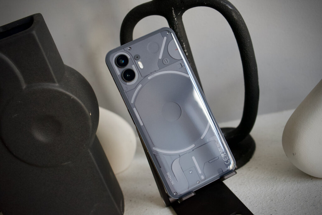   Nothing Phone (2)