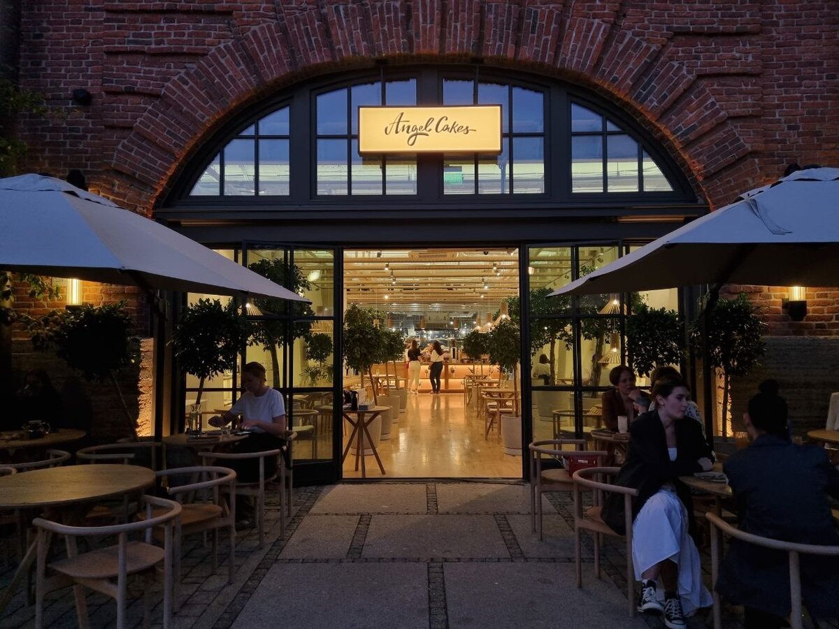 Снаружи в сумерках