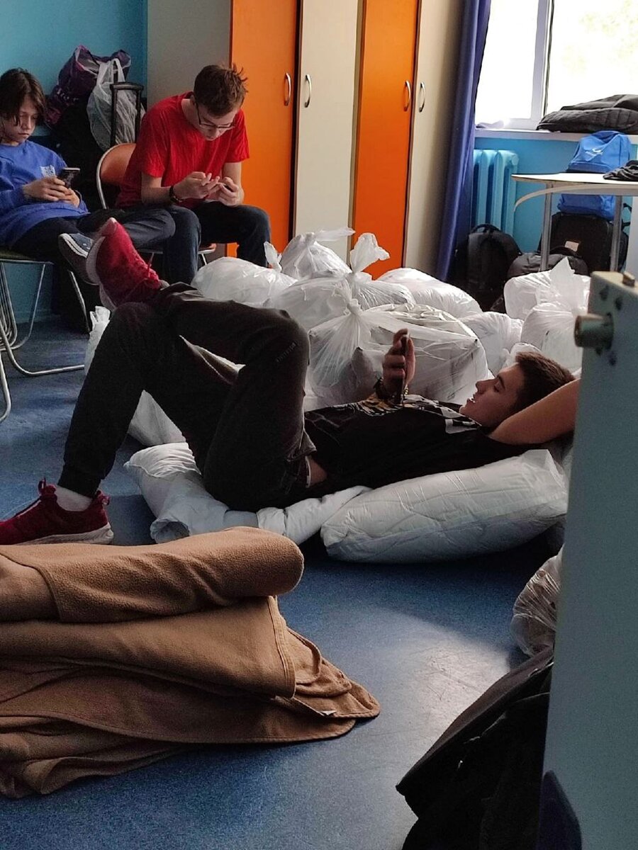 день отъезда. тюки с постельным бельем