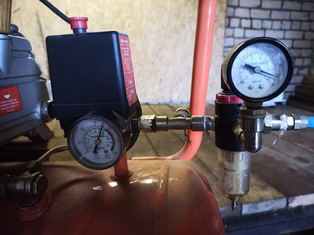 Левый манометр до 12 атм, правый до 7-ми