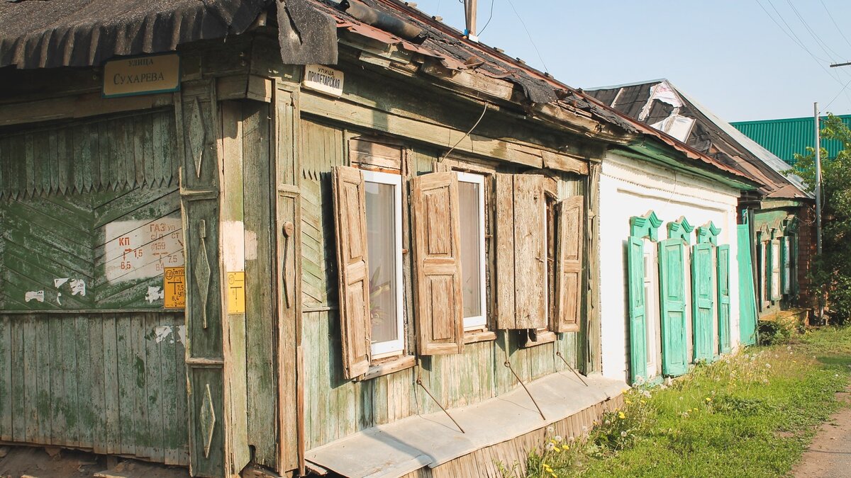     Семья с четырьмя детьми переехала в заброшенную деревню в Карелии