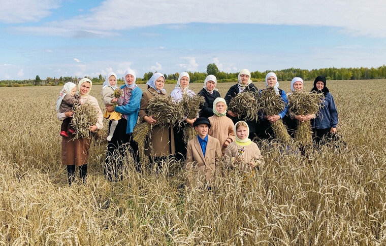    Сестры милосердия приехали на съемки с детьми