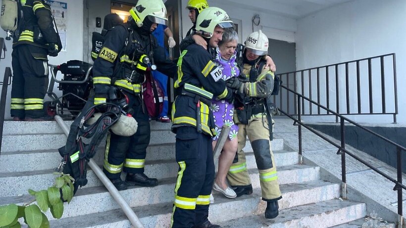    Пожар в жилом доме в Марьино ©МЧС Москвы